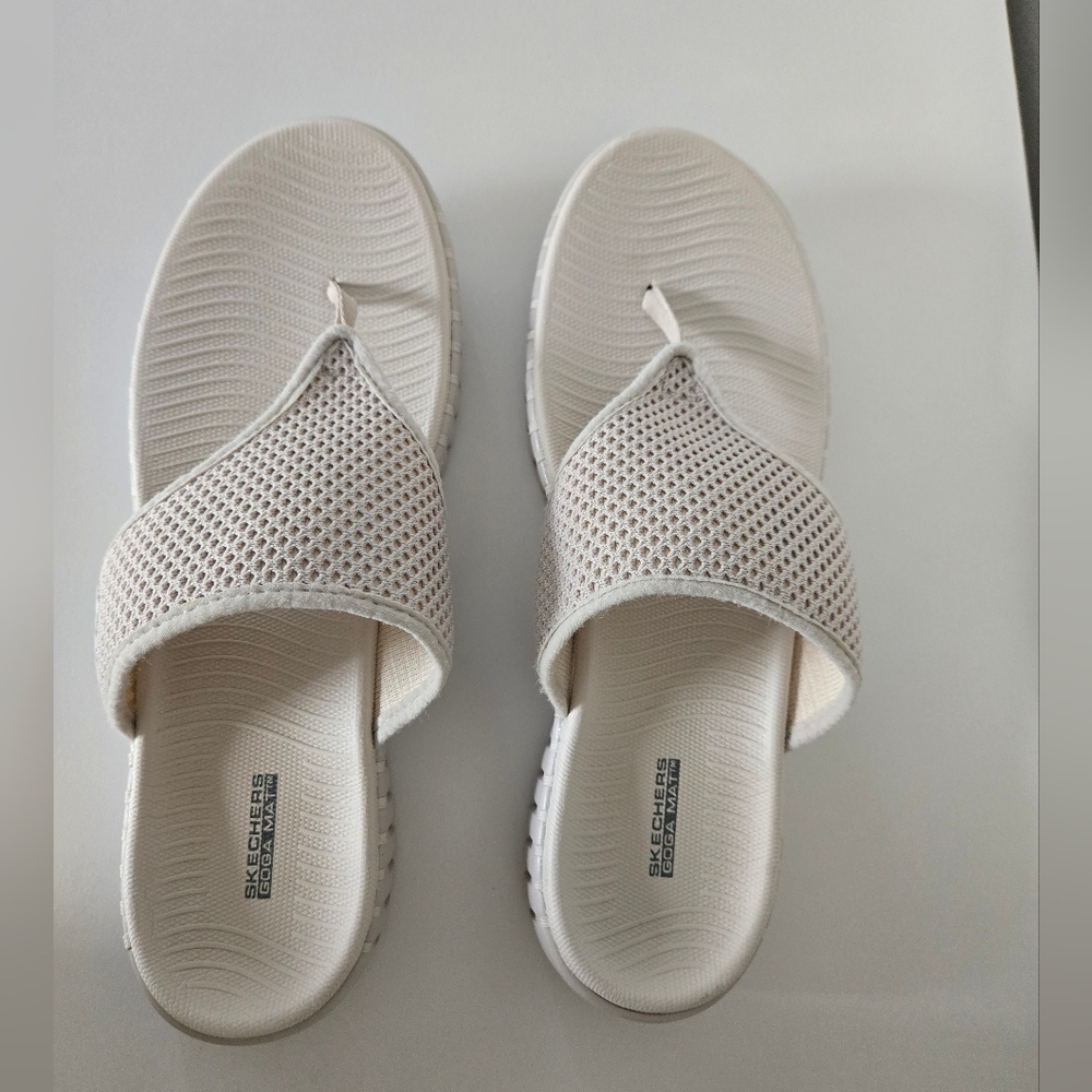 Skechers Women's GOwalk Smart - Riviera flip-flops.